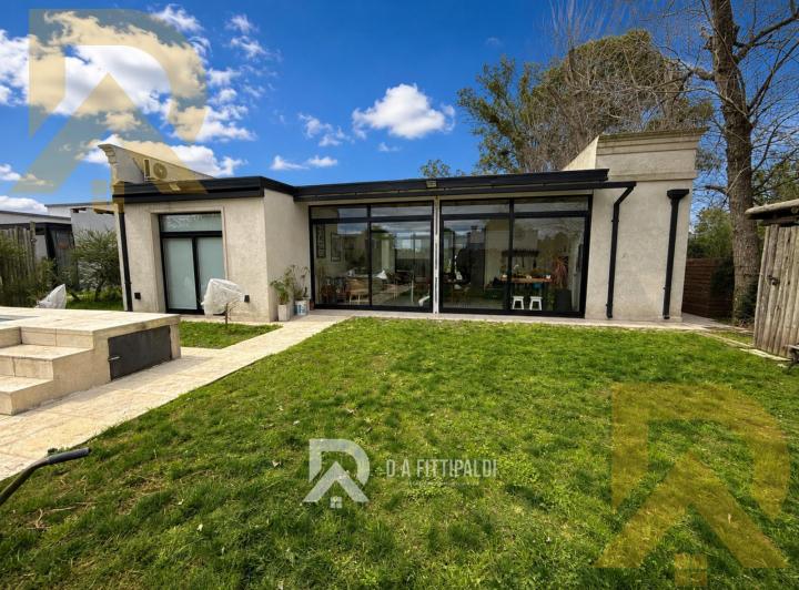 Casa · 165m² · 4 Ambientes · 4 Cocheras