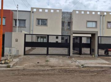 Casa · 113m² · 4 Ambientes · 2 Cocheras · Alquiler | Dúplex 3 Dorm. | Lago Espejo