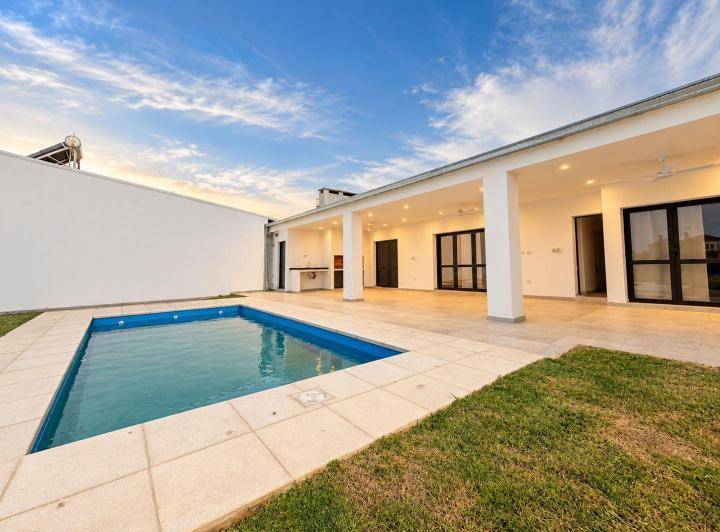 Casa · 90m² · 2 Ambientes · 1 Cochera