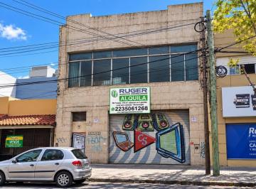 Bodega-Galpón · 678m² · Alquiler de Local con Gran Deposito