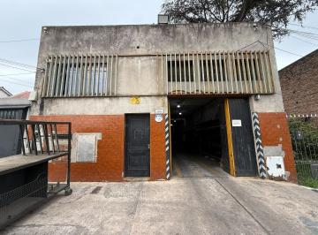 Bodega-Galpón · 585m² · 1 Ambiente · Galpón en Venta Sobre Lote de 400 m² en Caseros
