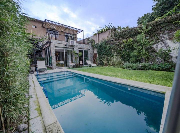 Casa · 200m² · 4 Ambientes · 1 Cochera
