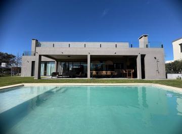 Casa · 387m² · 5 Ambientes · Casa en Alquiler Temporal Haras Santa María