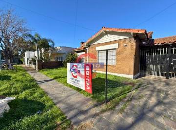 Casa · 80m² · 4 Ambientes · Venta PH 4 Ambientes Al Frente con Jardín, Galería y Parrilla – Villa Adelina
