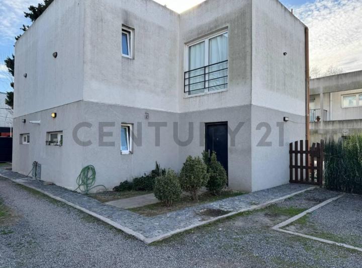 Casa · 90m² · 3 Ambientes · 2 Cocheras