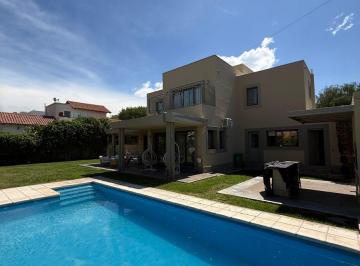 Casa de 7 ambientes, Ciudad de Mendoza · Casa en Barrio Dalvian