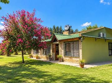 Quinta vacacional · 116m² · 2 Dormitorios · 2 Cocheras · Venta de Casa Quinta en Chascomus