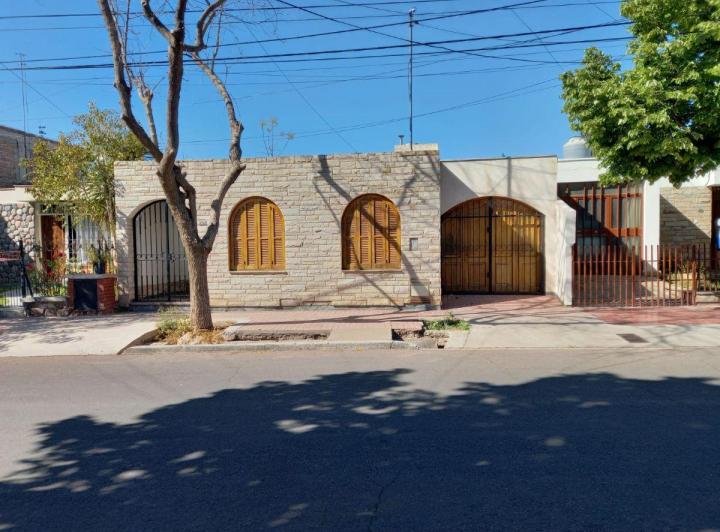 Casa · 170m² · 7 Ambientes · 1 Cochera
