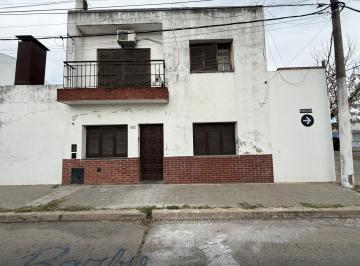 Casa · 213m² · 7 Ambientes · 3 Cocheras · Casa 3 Dorm. con Local en Venta - Barrio Ludueña