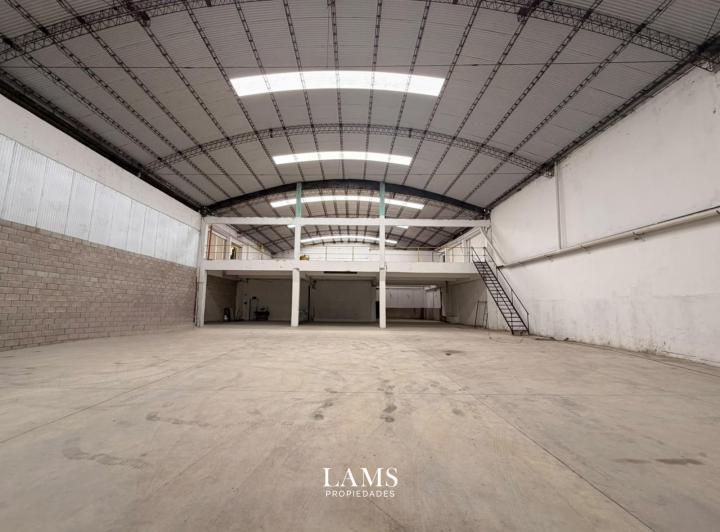 Local comercial · 1200m²