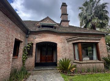 Casa · 1478m² · 7 Ambientes · 5 Cocheras · Espectacular Casa en Venta! 5 Dorm./7 Ambientes!