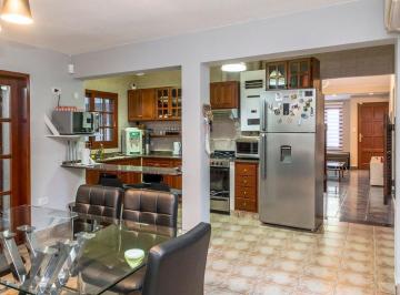 Casa · 240m² · 5 Ambientes · 1 Cochera · Venta Casa 7 Dorm. Zona Parque San Martin