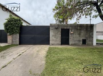 Casa · 100m² · 2 Ambientes · 2 Cocheras · Casa a La Venta de 2 Ambientes y Medio, Extenso Jardin Delantero, Piscina, en Don Torcuato.