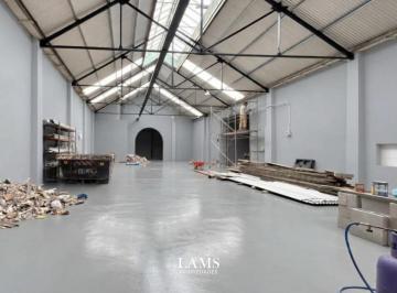 Local comercial · 660m² · Galpón de 600 m² con Local Al Frente en Alquiler - Zona Las Avs.