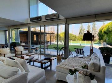 Casa · 360m² · 7 Ambientes · 2 Cocheras · Espectacular Casa en Santa Barbara