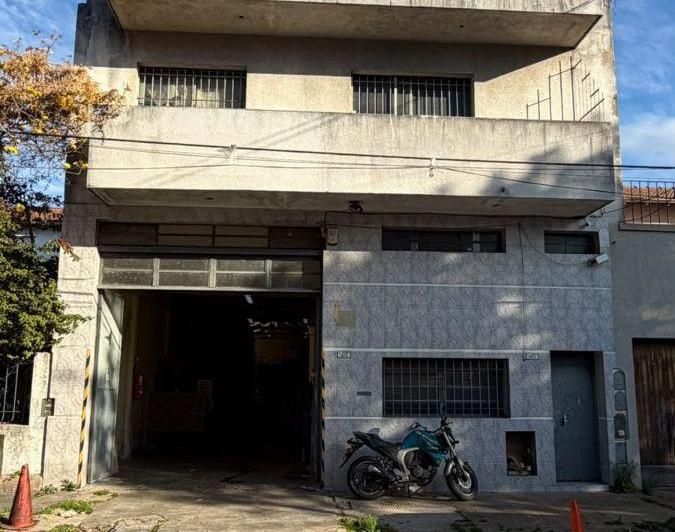 Depósito · 440m² · 4 Ambientes · 2 Cocheras