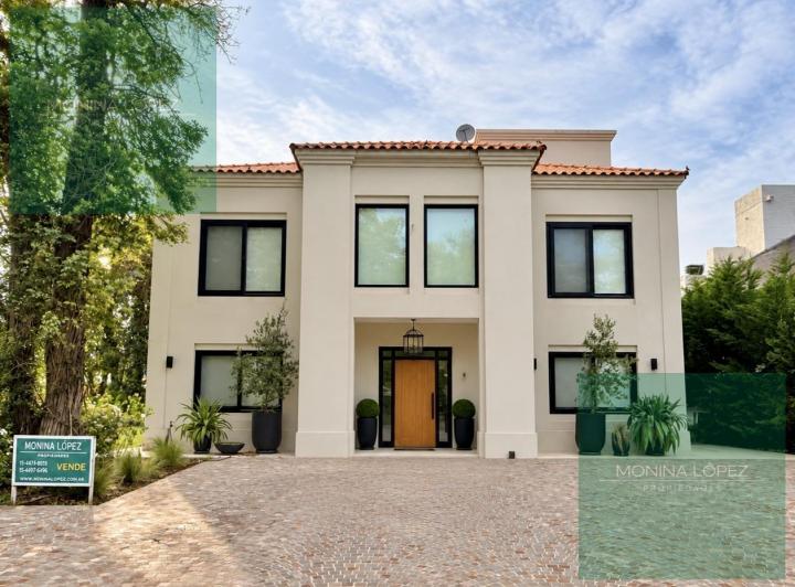 Casa · 375m² · 7 Ambientes