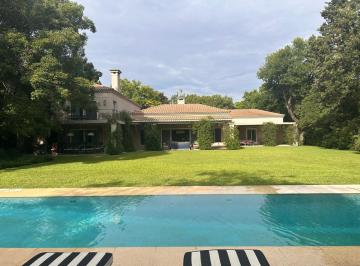Casa · 756m² · 8 Ambientes · 2 Cocheras · Casa en Venta en Tortugas