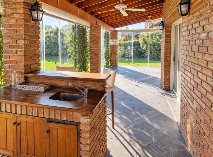 Casa · 250m² · 5 Ambientes · 3 Cocheras