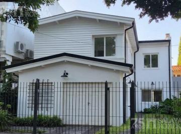 Casa · 213m² · 4 Ambientes · 1 Cochera · Casa Totalmente Reciclada en La Lucila - Libertador Hacia El Rio!