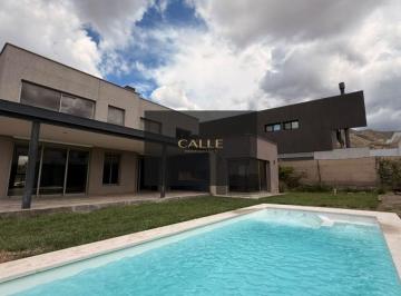 Casa de 7 ambientes, El Challao · Casa en Alquiler C/ Cochera en El Challao