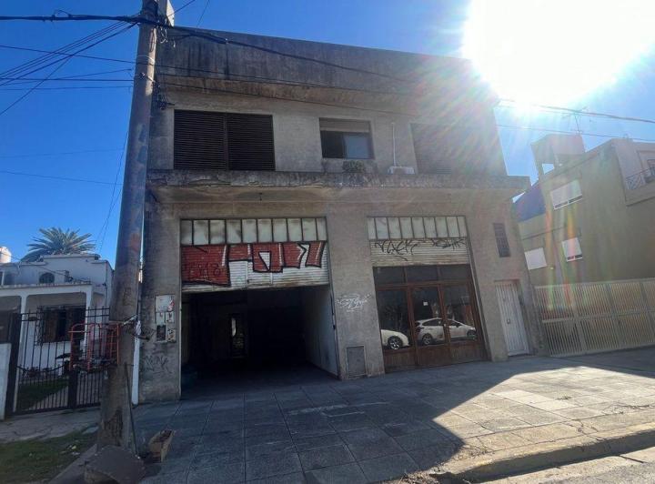 Local comercial · 323m²