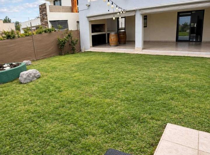 Casa · 150m² · 3 Dormitorios · 2 Cocheras