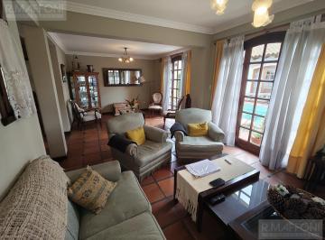 Casa · 152m² · 8 Ambientes · 2 Cocheras · Adrogue Casa en Venta - 3 Dorm. - 3 Baños - Escritorio - Jardín - Pileta - Garage - Quincho.