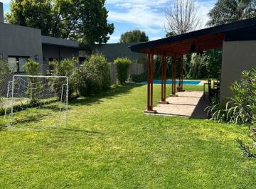 Casa · 100m² · 3 Ambientes · 3 Cocheras · Casa en Alquiler por 6 Meses Minimo Toda Amoblada