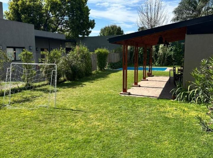 Casa · 100m² · 3 Ambientes · 3 Cocheras