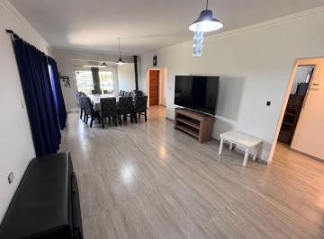Casa · 151m² · 5 Ambientes · 2 Cocheras · Se Vende Casa con Gran Terreno en Arroyo Leyes