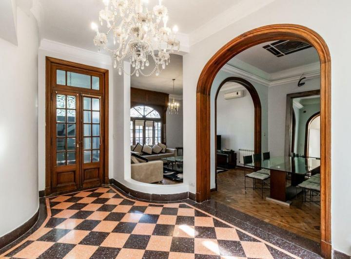 Casa · 260m² · 5 Ambientes · 1 Cochera