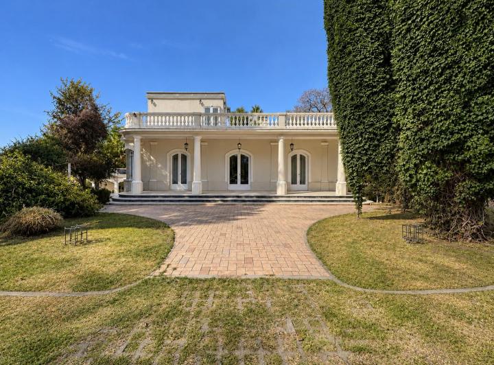 Casa · 650m² · 6 Ambientes · 1 Cochera