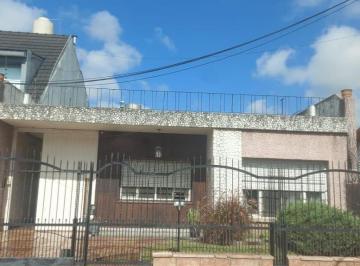 Casa · 120m² · 3 Ambientes · 1 Cochera · Alquiler PH 3 Ambientes en Ramos Mejia