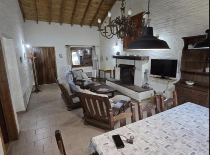 Casa · 230m² · 6 Ambientes · 3 Cocheras