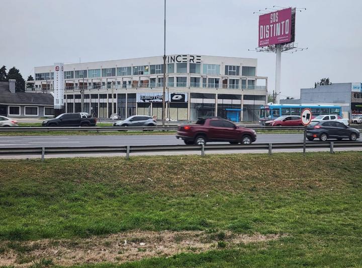 Local comercial · 160m² · 1 Cochera
