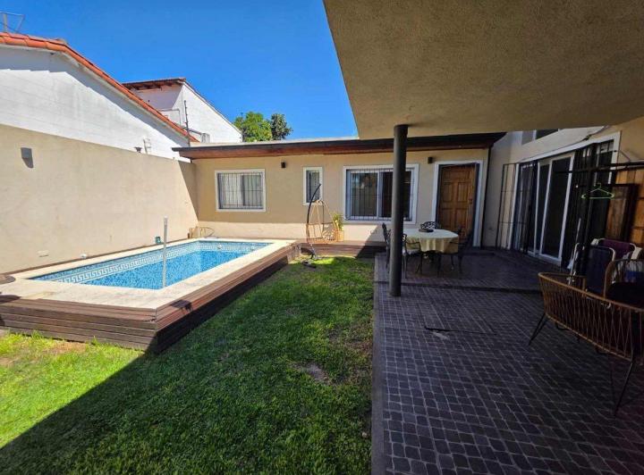 Casa · 157m² · 4 Ambientes · 2 Cocheras