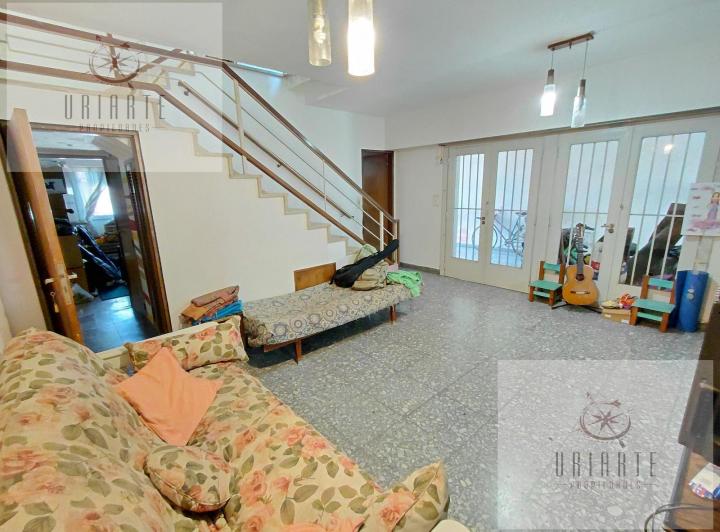 Casa · 200m² · 5 Ambientes · 2 Cocheras