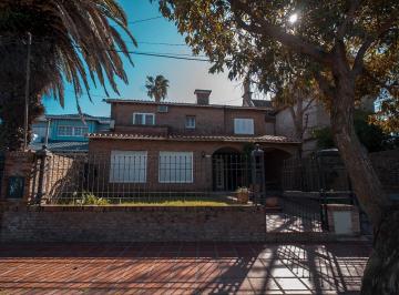 Casa · 469m² · 8 Ambientes · 3 Cocheras · Venta - Santa Fe - Casa - 7 Jefes - Costanera - 4 Dorm.