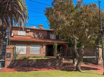 Casa · 469m² · 8 Ambientes · 3 Cocheras · Venta - Santa Fe - Casa - 7 Jefes - Costanera - 4 Dorm.