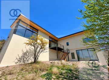 Casa · 365m² · 4 Ambientes · 2 Cocheras · Casa en Venta a Estrenar en Estancia Q2 - 3 Dorm. - Quincho