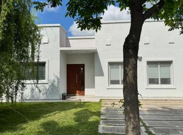 Casa · 200m² · 6 Ambientes · Casa en Venta Y/o Alquiler Amueblado, Barrio Haras Santa Maria, Loma Verde, Escobar