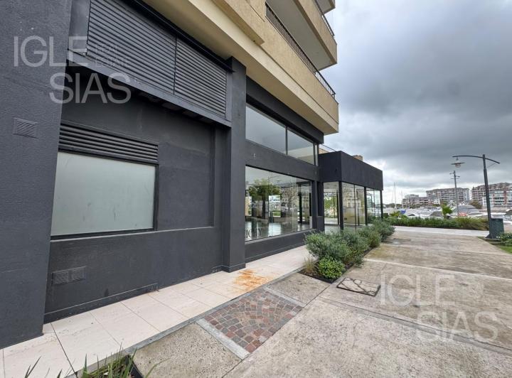 Local comercial · 324m²