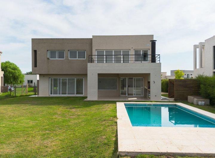 Casa · 205m² · 5 Ambientes · 1 Cochera