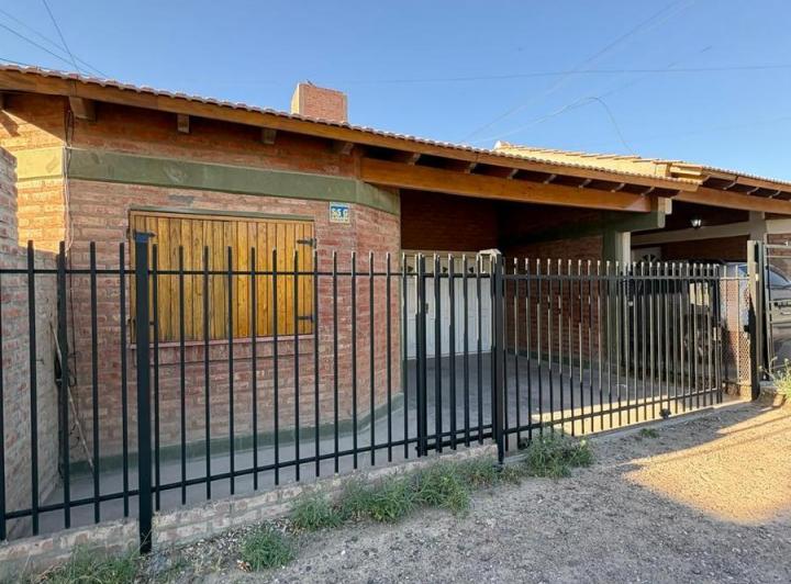 Casa · 80m² · 2 Dormitorios · 1 Cochera