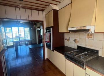 Casa · 323m² · 4 Ambientes · Casa + 2 Locales Deposito en Venta a Bonzi a Credito