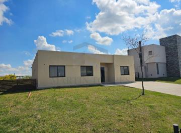 Casa de 5 ambientes, Escobar · Moderna Casa en Venta en El Barrio Riberas, Puertos del Lago, Escobar, Una Planta.