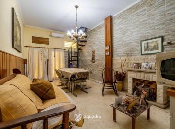 Casa · 126m² · 5 Ambientes · 1 Cochera · Venta | Permuta - Casa de 3 Dorm., Patio, Quincho y Cochera - Azcuénaga, Rosario. Apto Crédito.