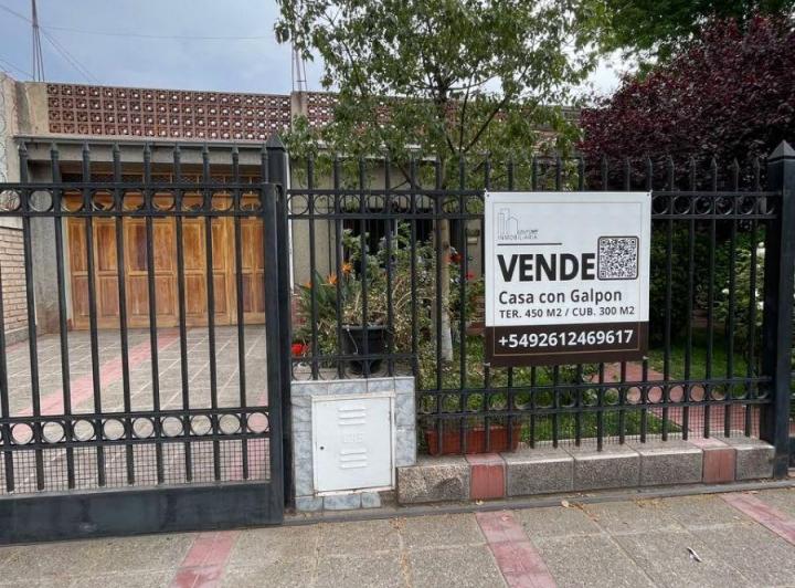 Casa · 368m² · 7 Ambientes · 2 Cocheras