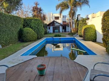 Casa · 215m² · 4 Ambientes · 1 Cochera · Casa Exclusiva en Ituzaingo